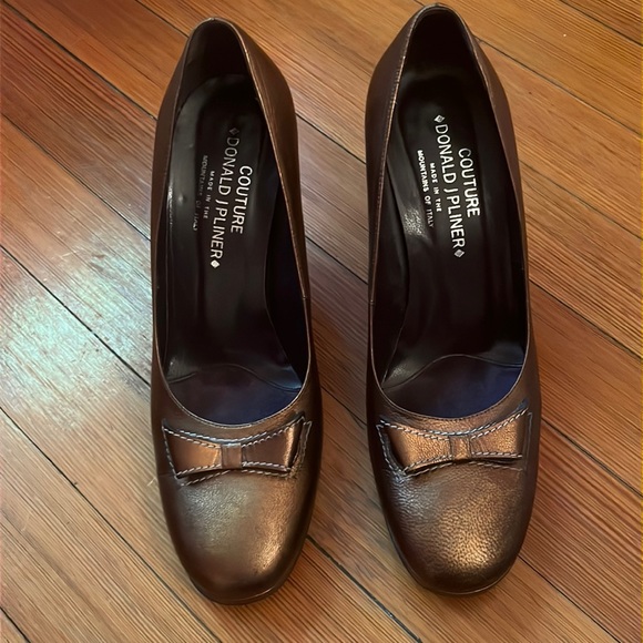 Couture Donald J Pliner Bronze Heels w/Bows 9 1/2 - Picture 2 of 5